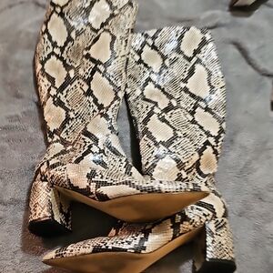 Marc Fisher Tall Womens Snakeskin Heeled Boots Size 10